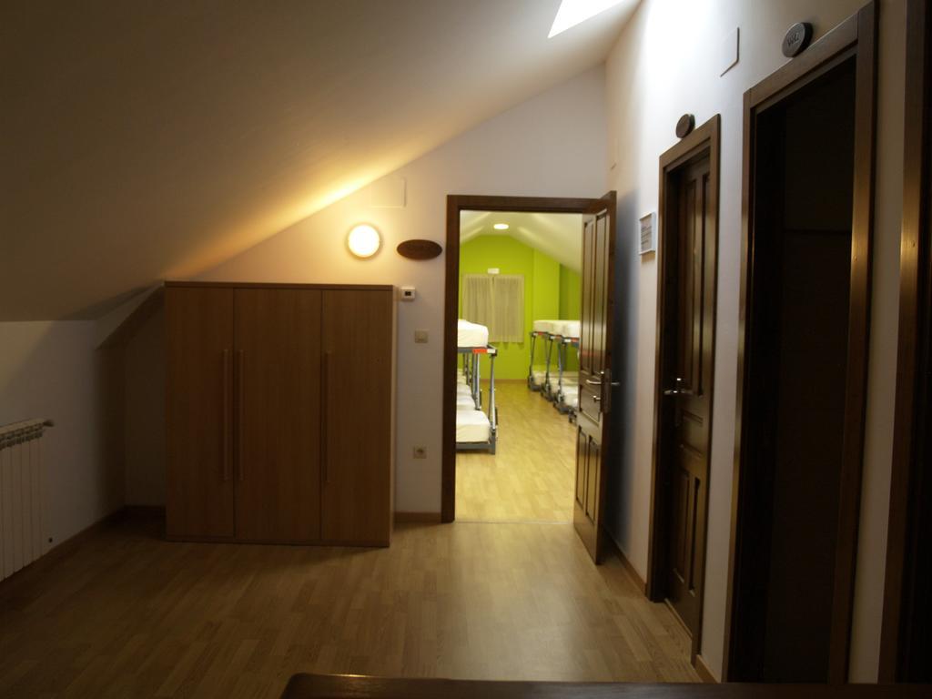 Albergue De Yebra Yebra de Basa Room photo