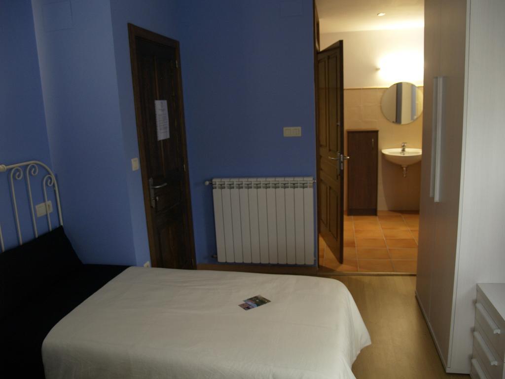 Albergue De Yebra Yebra de Basa Room photo